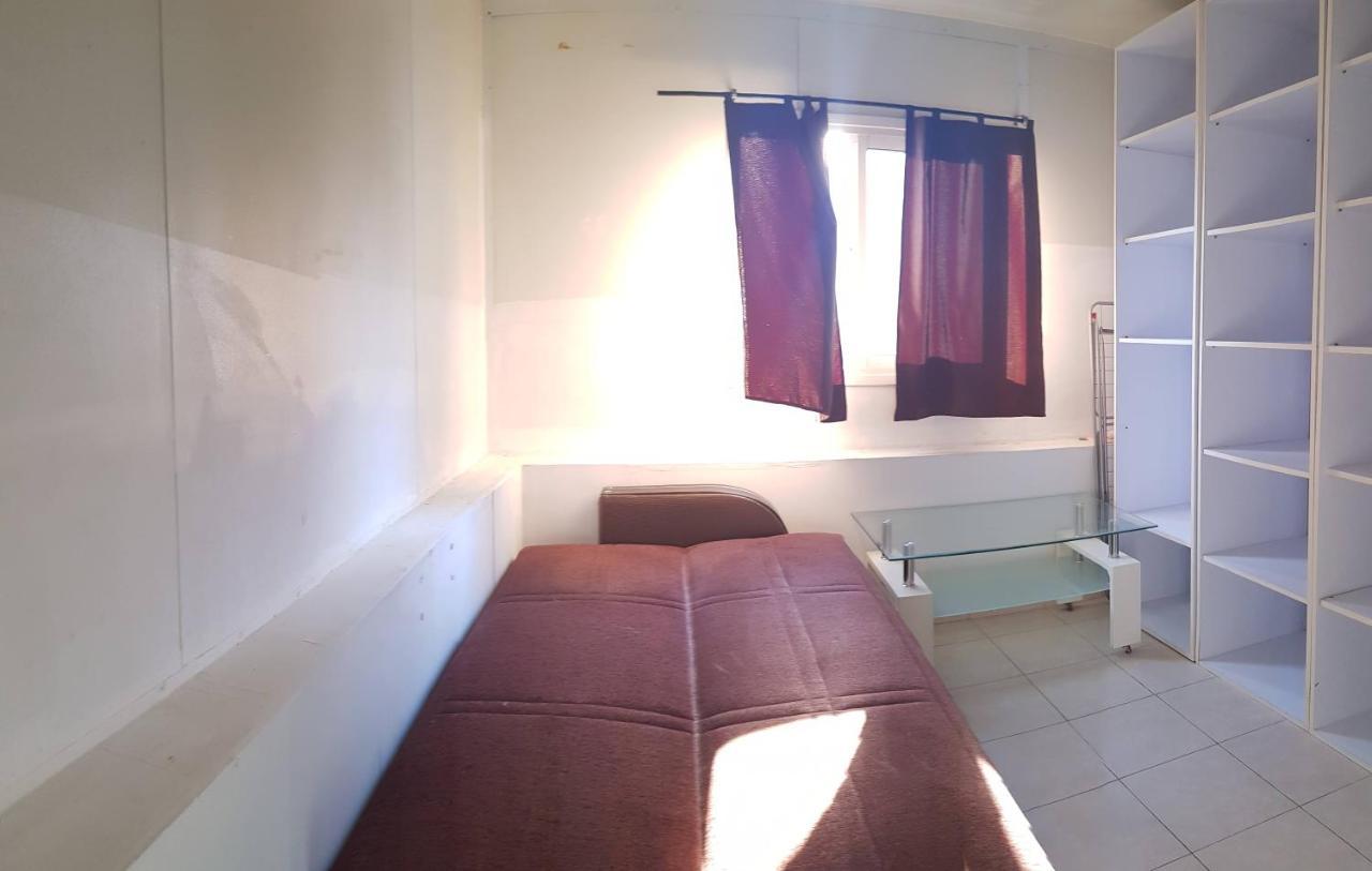 Apartamento Cozy Flat With Parking Well-Placed Near Tlv Airport Lod Exterior foto